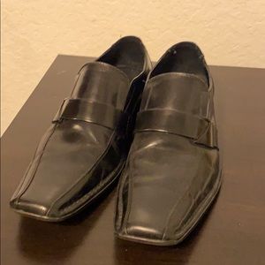 Great pair of dress shoes that are comfy!
